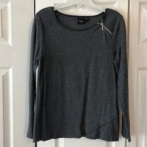 Long sleeve knit gray top. Medium